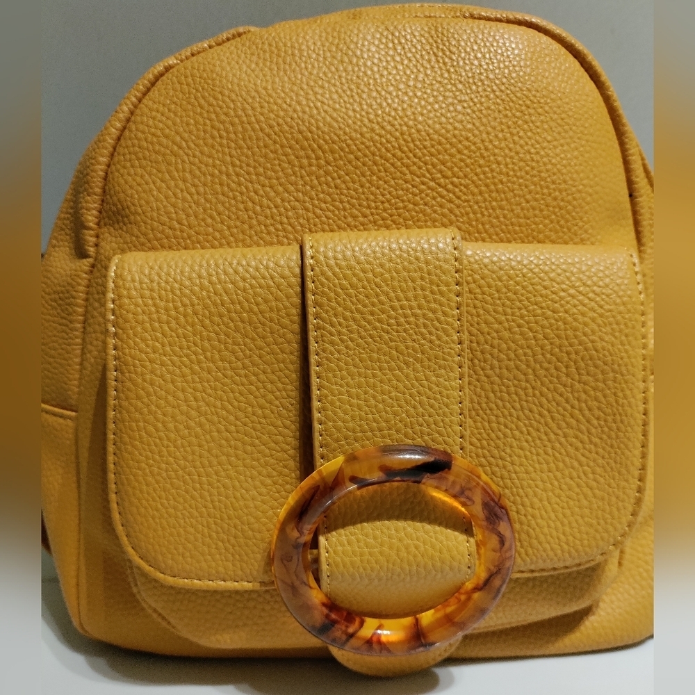 Yellow purse knapsack‎